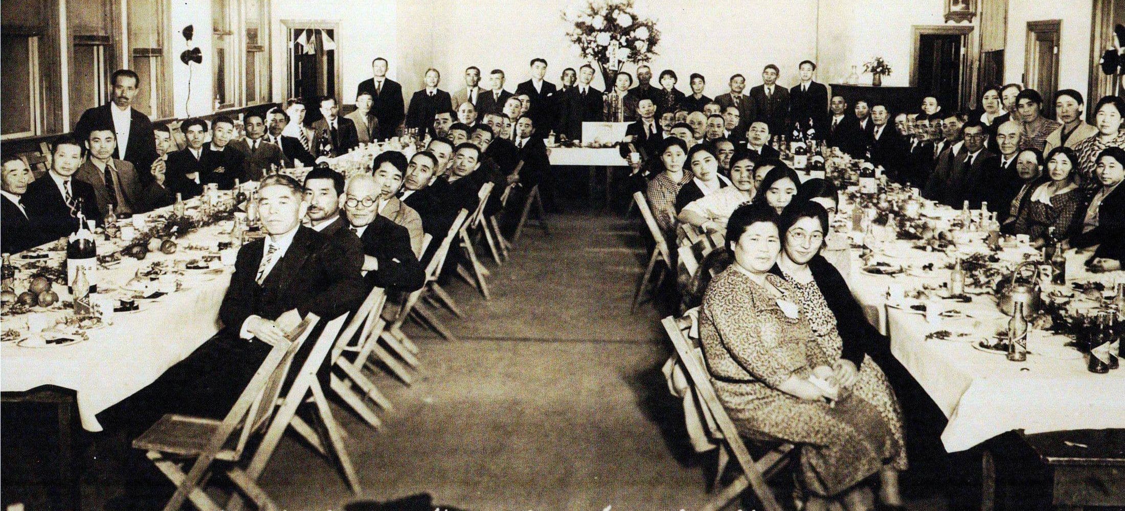 Members of the Gakuen Agriculture Union gathered for a banquet in 1936